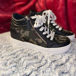 Nine West Womens Tons Hidden Wedge Sneakers